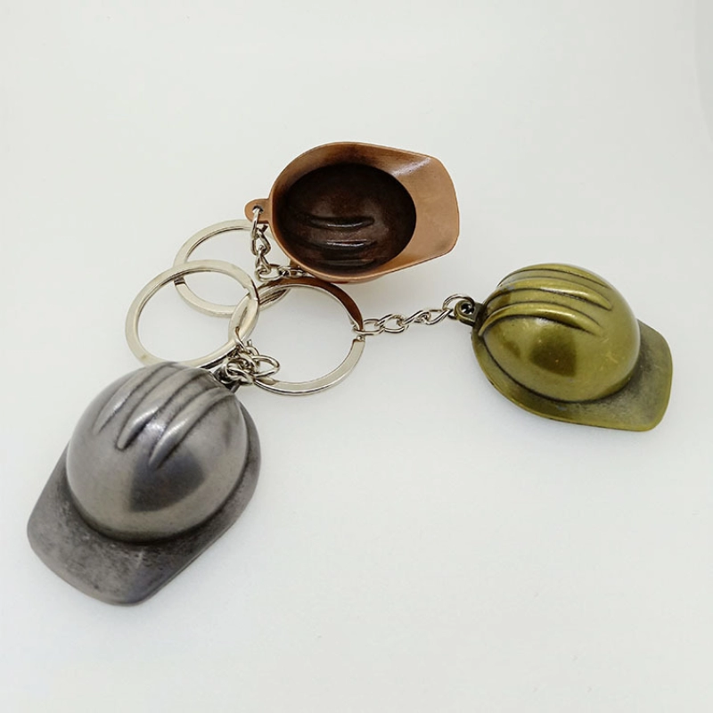 Llavero Metalico en forma de Casco, 55 x 41 x 22 mm