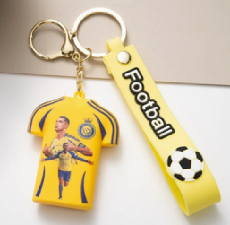 Llavero manilla con camiseta en PVC y mini balon