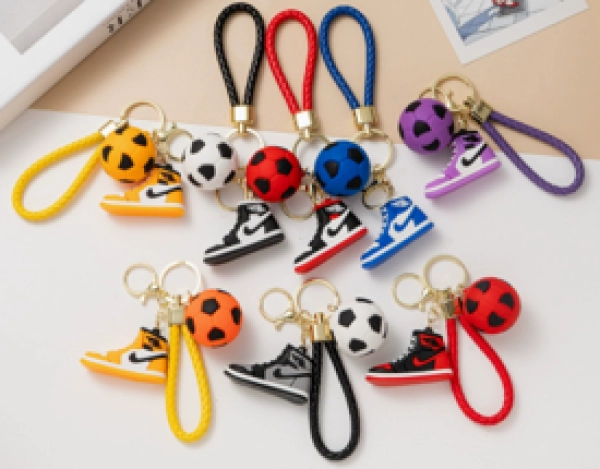 Llavero con Mini Balon y Zapato de Futbol