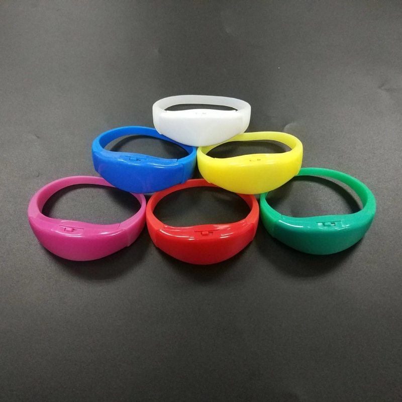 Manilla o Brazalete LED elaborado en Silicona, sin Control de Voz