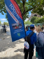Bandera Publicitaria Weston, con Arnes para Cargarla, de 55 x 105 cmts