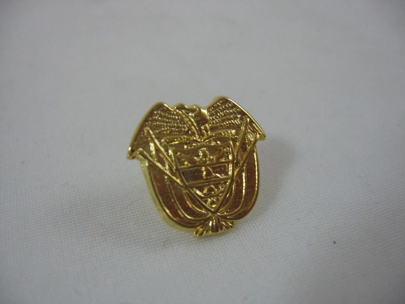 Pin Metalico en diseño especial con logo en alto relieve