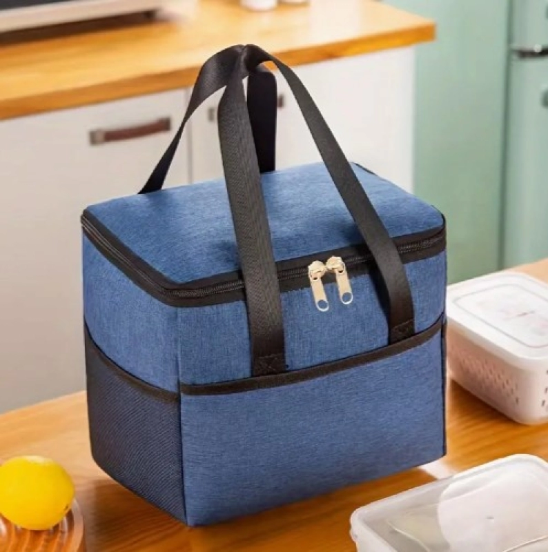 Lonchera Bucarest, con doble bolsillo exterior, 22 x 22 x 15 cmts