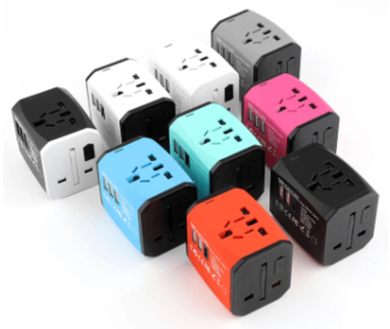 Adaptador para Viajes con multiples Conectores, 6.3 x 5.6 x 5.25 cmts