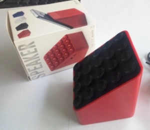 Parlante Bluetooth en ABS, con stand para celular, 6 x 5.8 x 6.9 cmts