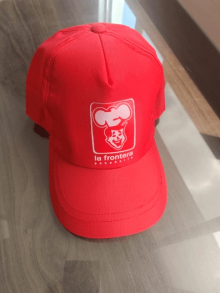 Gorra Dakota en tela drill con boton forrado y 2 costuras en la visera