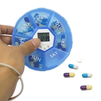 Dispensador de Pastillas con Timer, en PP,  tamaño 11 x 11 x 2.5 cmts,