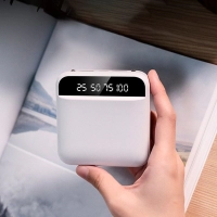 Power Bank Kin, 10.000 mAh, con indicador LED de carga, 8 x 8 x 2.2 cmts