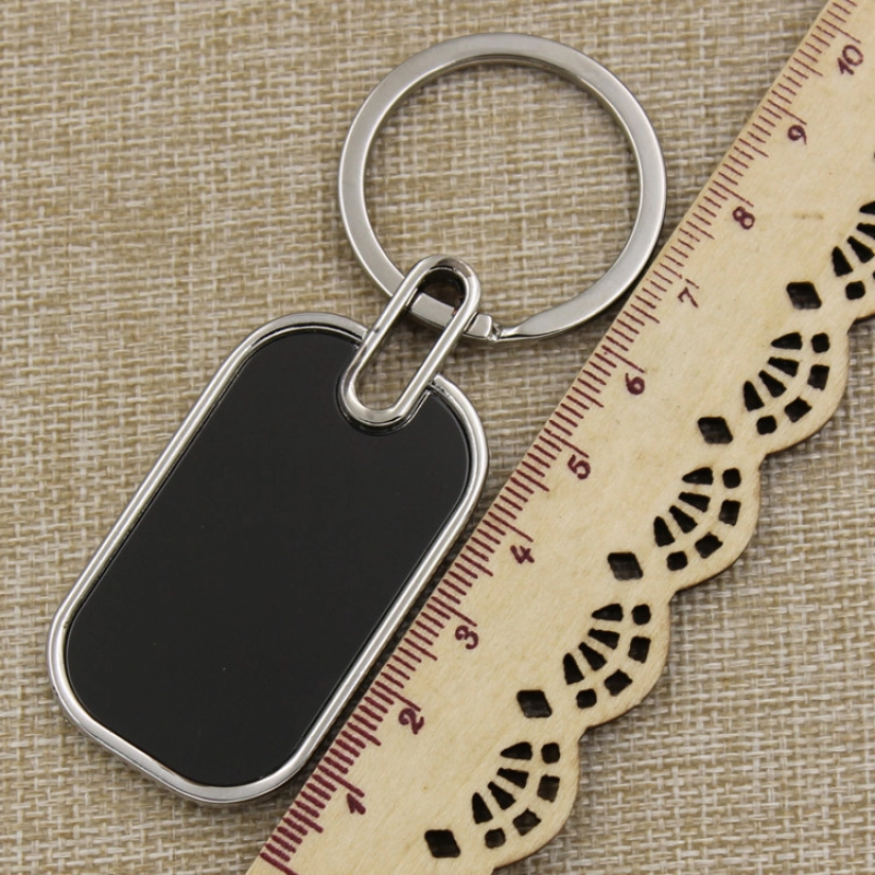 Llavero Metalico Rectangular con marco plateado e interior negro, 44 x 29 mm