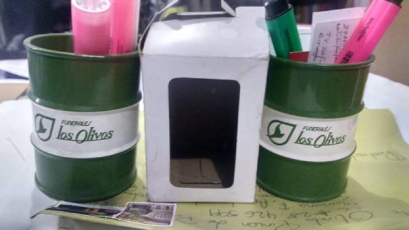 Caneca Portalápiz, elaborada en plastico ABS con pintura horneable.