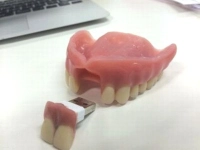 Memoria USB en PVC 3D diseño Dentadura