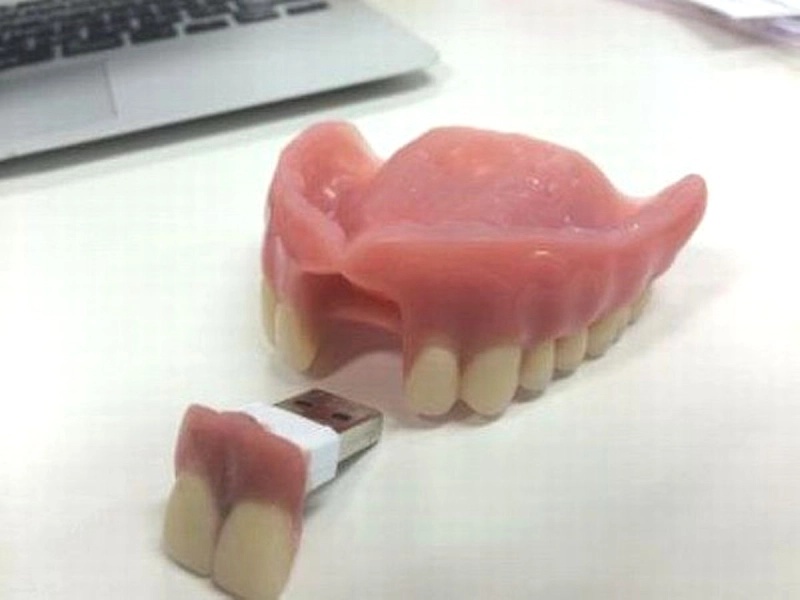 Memoria USB en PVC 3D diseño Dentadura