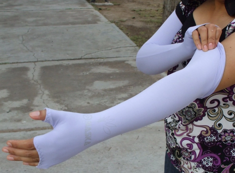 Manga Lima, de Mototaxista, en Licra de Poli-Algodon, con abertura en la mano, 52x15 cmts